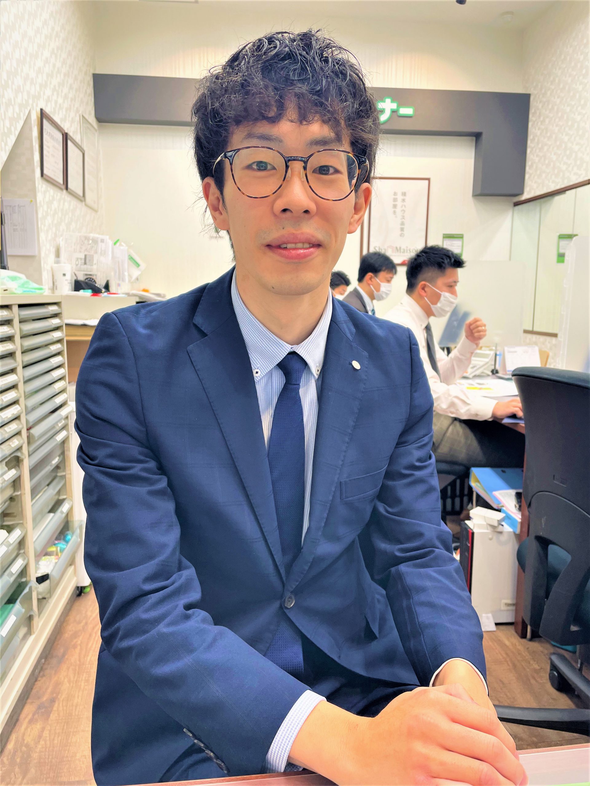 根岸社員